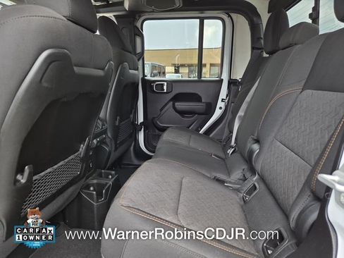 Used 2025 Jeep Gladiator Mojave w/ Convenience Group AWD/4WD image 6