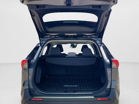 Used 2020 Toyota RAV4 XLE AWD/4WD image 9