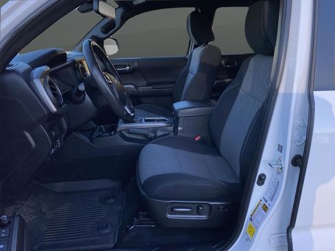 Used 2023 Toyota Tacoma TRD Off-Road image 4