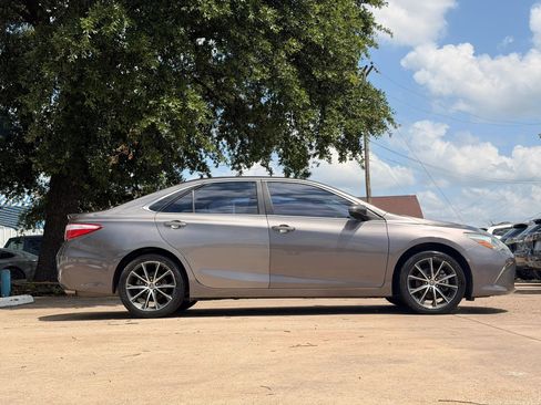 Used 2015 Toyota Camry XSE FWD image 2