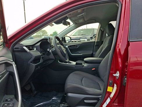 Used 2019 Toyota RAV4 LE AWD/4WD image 13