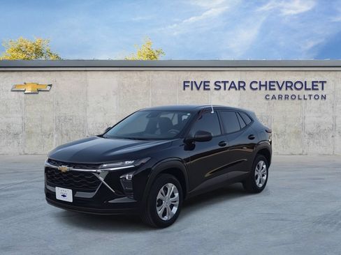 Used 2024 Chevrolet Trax LS FWD image 3