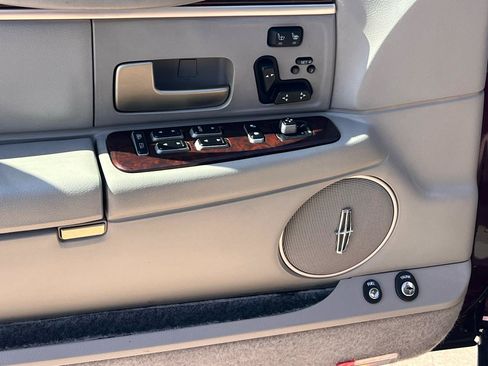 Used 2006 Lincoln Town Car Signature RWD image 58