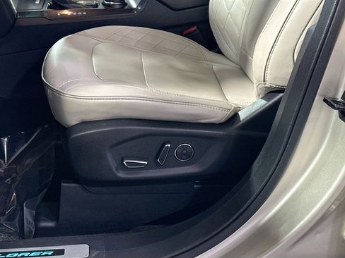 Used 2017 Ford Explorer Platinum image 14