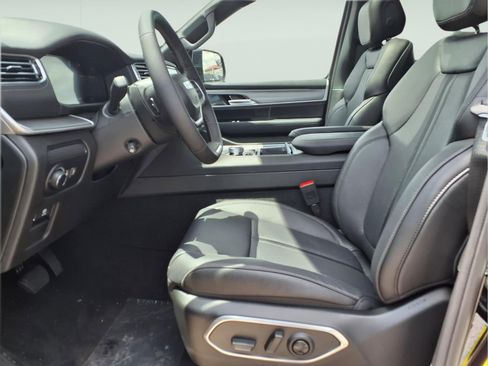 New 2026 Jeep Grand Wagoneer Limited AWD/4WD image 10