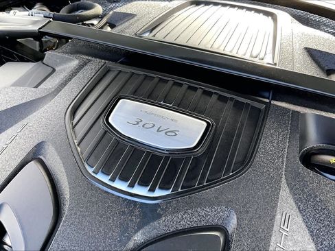 Used 2018 Porsche Panamera 4 AWD/4WD image 29