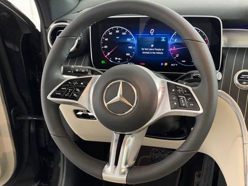 Used 2026 Mercedes-Benz GLC 300 4MATIC image 12