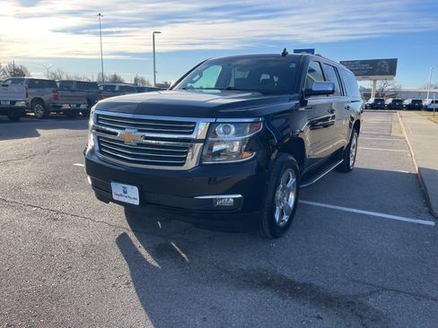 Used 2016 Chevrolet Suburban LTZ image 6