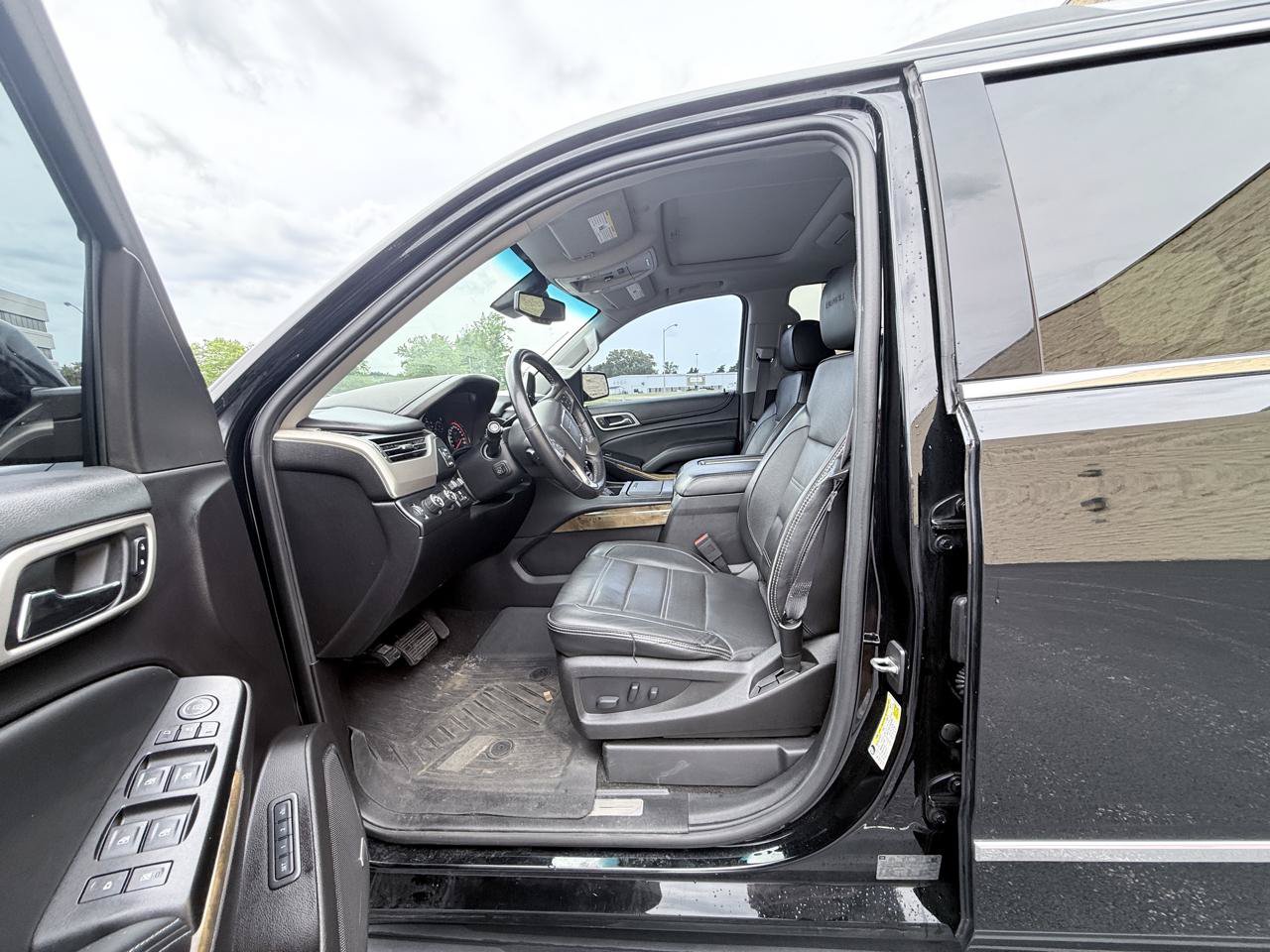 Used 2016 GMC Yukon XL Denali w/ Open Road Package AWD/4WD image 10