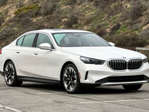 Used 2025 BMW 540i xDrive image 5