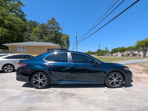 Used 2018 Toyota Camry SE FWD image 4