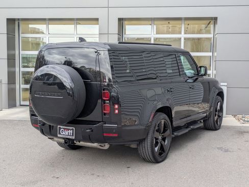 Used 2025 Land Rover Defender 130 X-Dynamic SE image 7