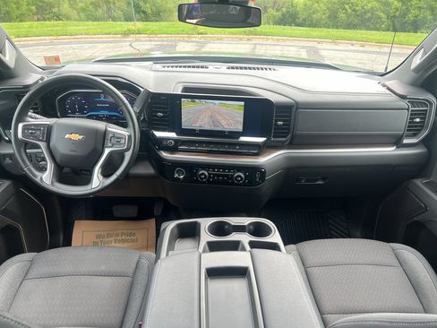 Used 2024 Chevrolet Silverado 1500 LT AWD/4WD image 19