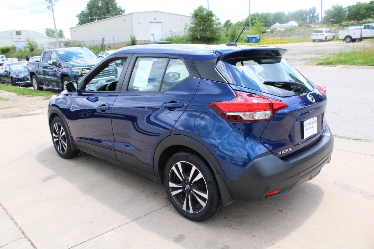 Used 2019 Nissan Kicks SV FWD image 3