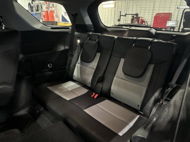 Used 2023 Ford Explorer XLT w/ Equipment Group 202A AWD/4WD image 31