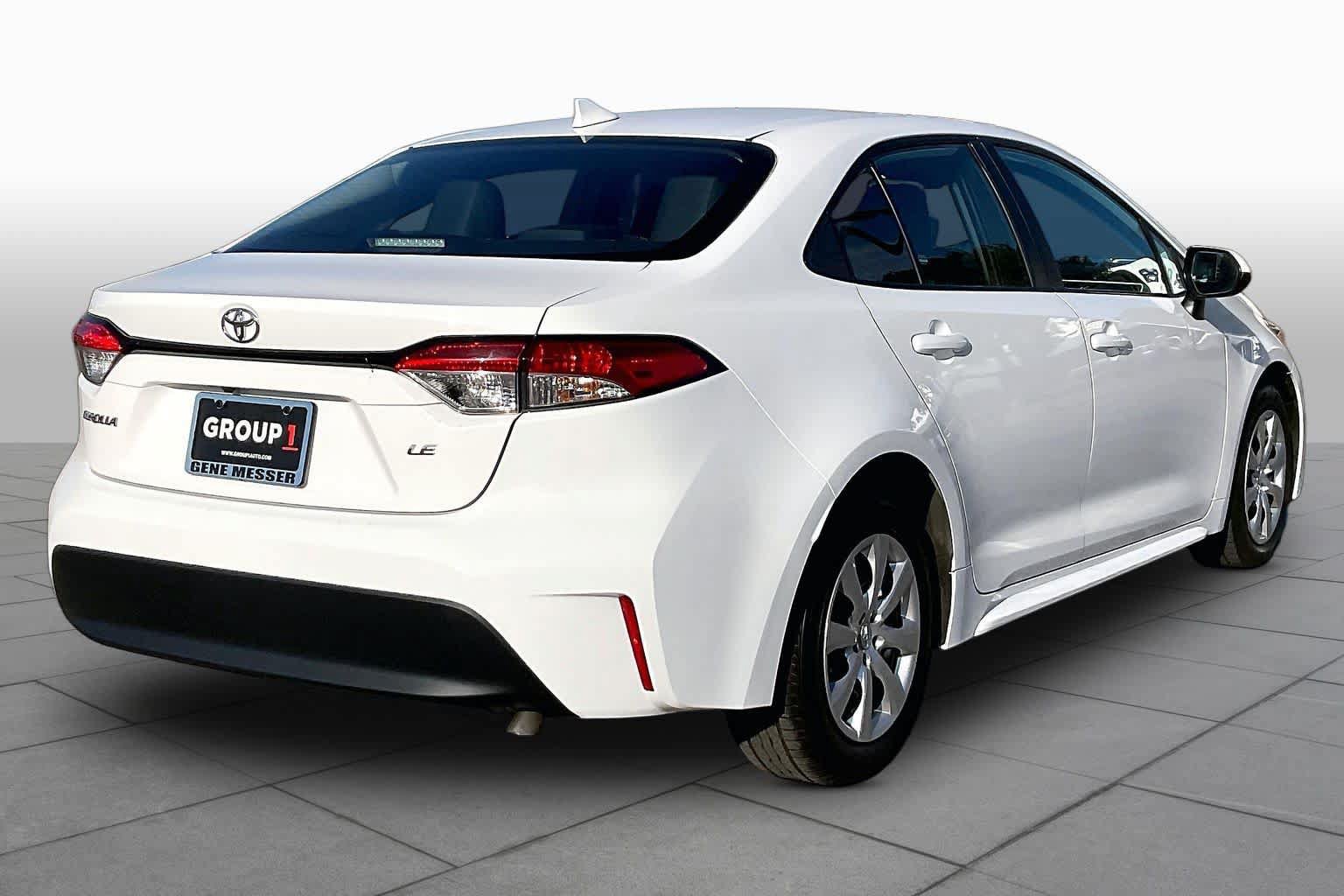 Used 2025 Toyota Corolla LE FWD image 11