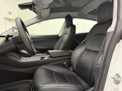 Used 2021 Tesla Model 3 Standard Range Plus image 12