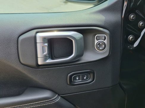 Used 2022 Jeep Wrangler Unlimited Sahara w/ Cold Weather Group AWD/4WD image 11
