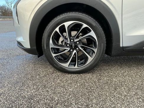 Used 2022 Chevrolet Bolt EUV Premier w/ Sun & Sound Package image 17