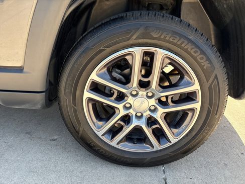 Used 2020 Jeep Compass Latitude image 12