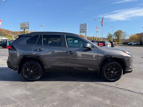 Used 2024 Toyota RAV4 SE w/ Convenience Package image 3