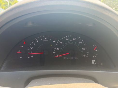 Used 2009 Toyota Camry LE FWD image 13