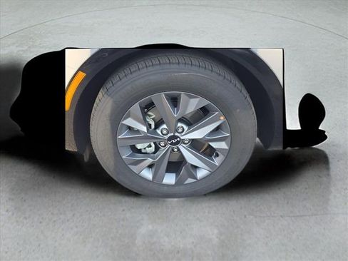 Used 2025 Kia Sportage SX image 10