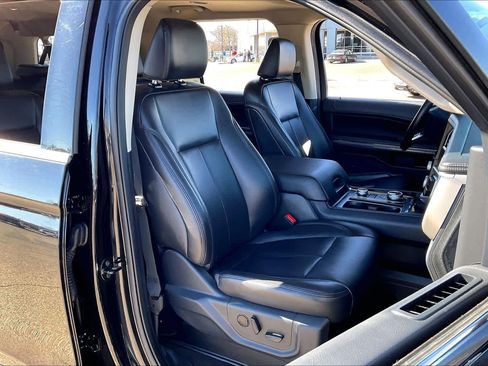 Used 2024 Ford Expedition Max XLT image 8