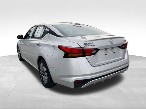 Used 2024 Nissan Altima 2.5 SV FWD image 8