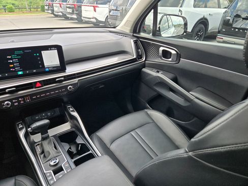 Used 2025 Kia Sorento S w/ Panoramic Sunroof Package FWD image 11