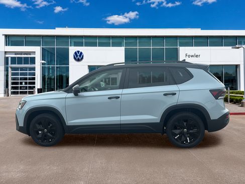 New 2026 Volkswagen Taos SE FWD image 10