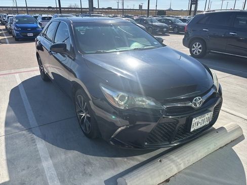 Used 2017 Toyota Camry XSE image 10