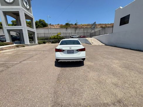 Used 2025 Nissan Altima 2.5 SV FWD image 16