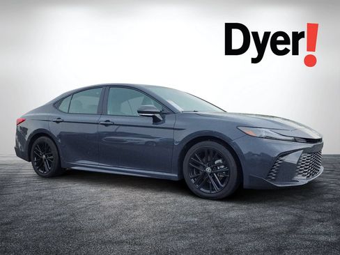 Used 2025 Toyota Camry SE FWD image 1