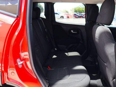Used 2019 Jeep Renegade Latitude FWD image 27