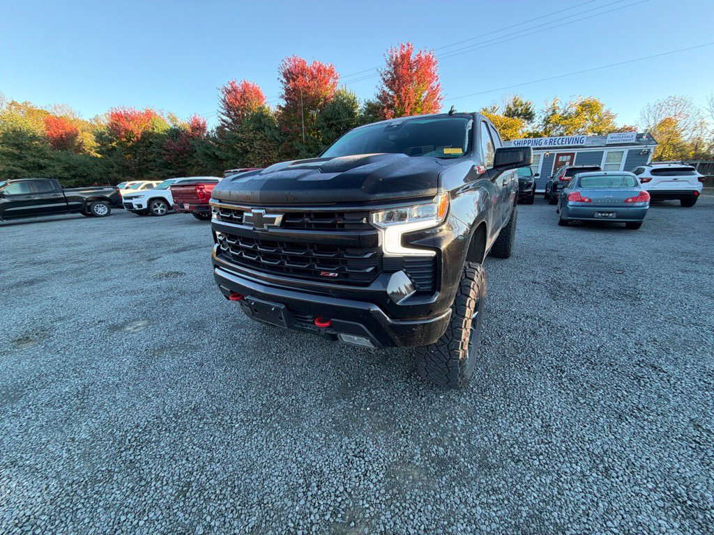 Used 2025 Chevrolet Silverado 1500 LT Trail Boss w/ Convenience Package II AWD/4WD image 3