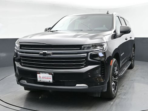 Used 2023 Chevrolet Suburban LT w/ Luxury Package AWD/4WD image 21
