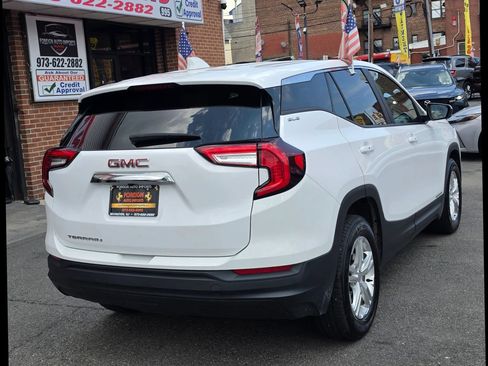 Used 2024 GMC Terrain SLE FWD image 7