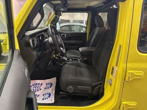 Used 2022 Jeep Wrangler Unlimited Sahara w/ Cold Weather Group image 24