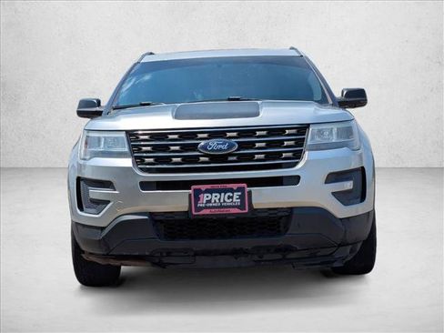 Used 2016 Ford Explorer 4WD image 2