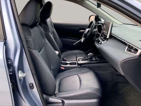 Used 2026 Toyota Corolla Cross XLE FWD image 9
