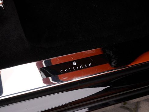 Certified 2025 Rolls-Royce Cullinan image 9