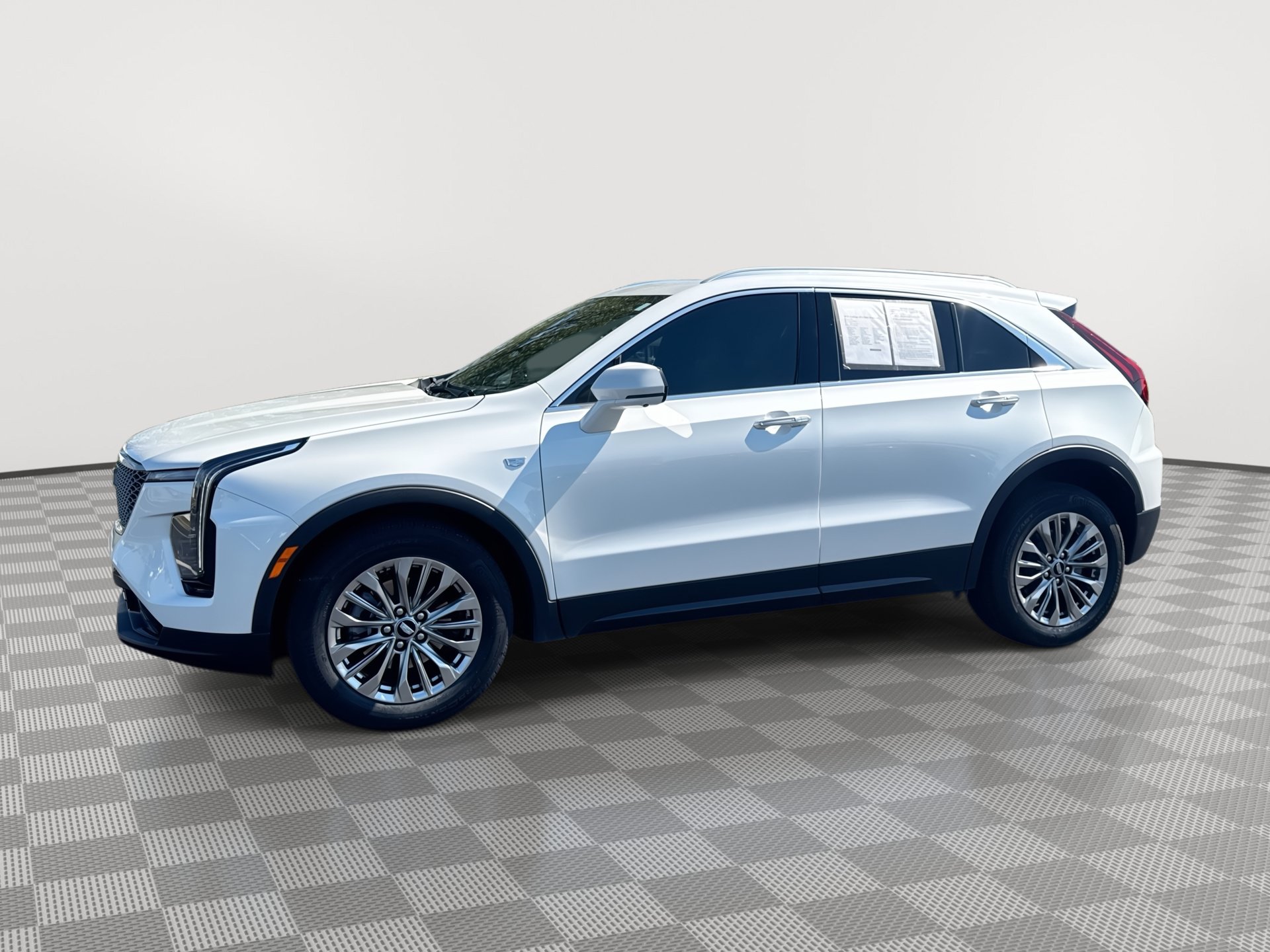 Used 2025 Cadillac XT4 Premium Luxury w/ Technology Package FWD image 1