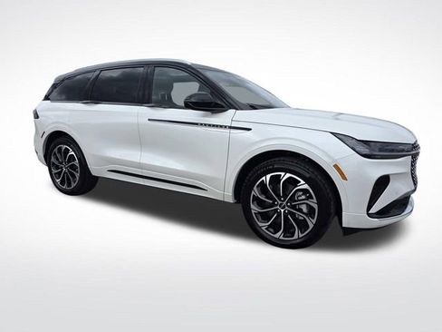 New 2026 Lincoln Nautilus Reserve image 1