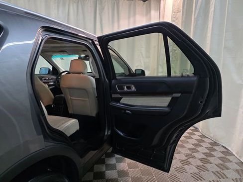 Used 2016 Ford Explorer Platinum image 30