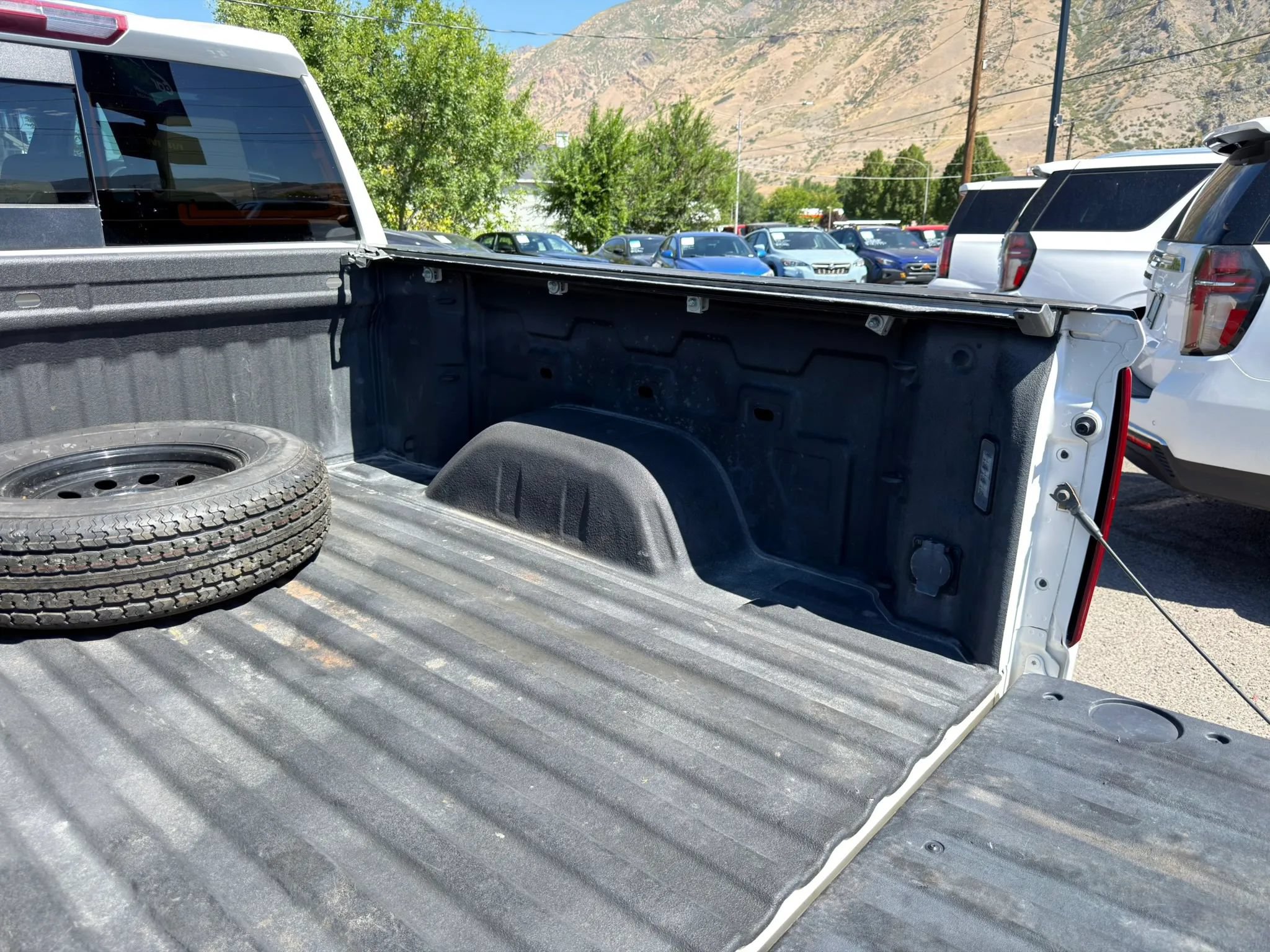 Used 2019 Chevrolet Silverado 1500 LTZ w/ LTZ Plus Package AWD/4WD image 18
