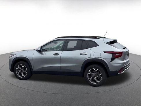 Used 2025 Chevrolet Trax LT image 10