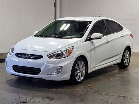 Used 2014 Hyundai Accent GLS w/ Option Group 2 image 2