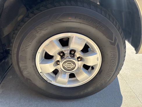 Used 1999 Nissan Pathfinder LE AWD/4WD image 32