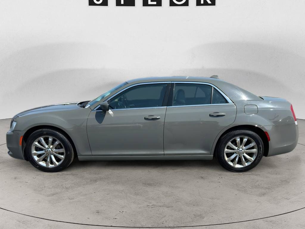 Used 2017 Chrysler 300 Limited AWD/4WD image 2